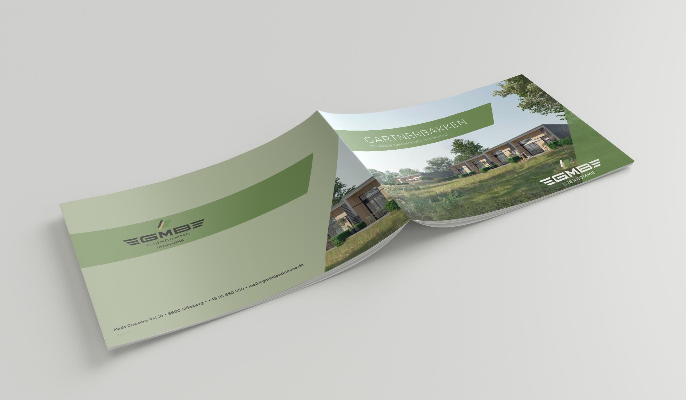 Mockup – brochure åben bagfra – udlejningsbrochure